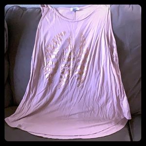Tank with gold foil feathers